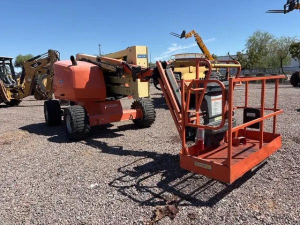 2017 JLG 450AJ