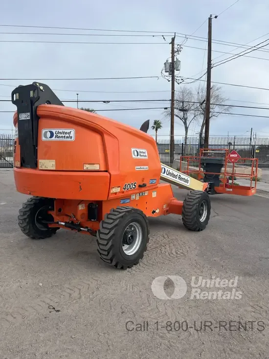 2018 JLG 400S