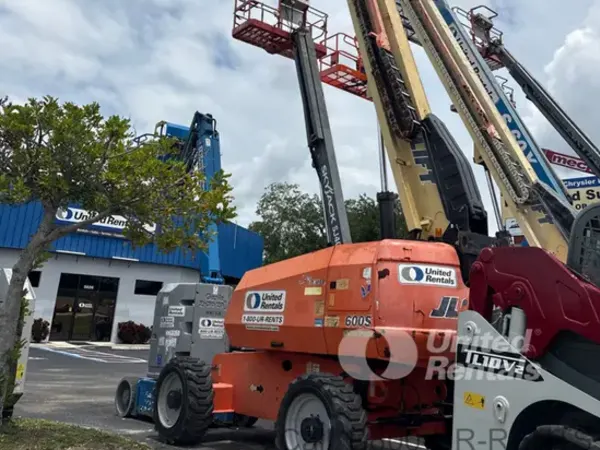 2017 JLG 600S