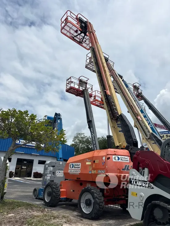 2017 JLG 600S