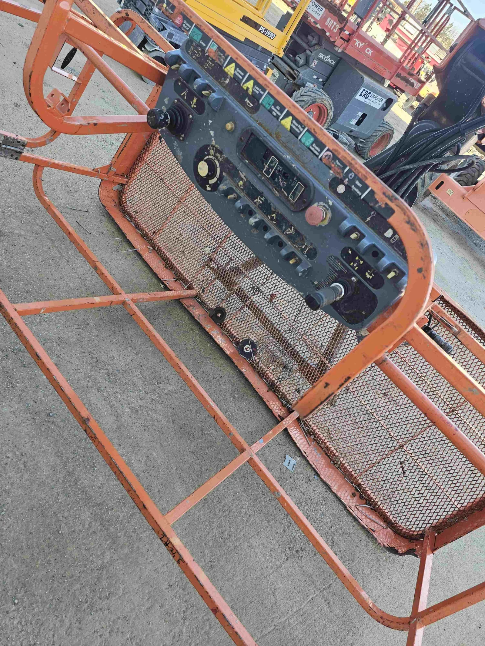 2015 JLG 800S