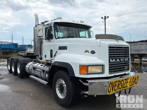 2000 Mack CL713
