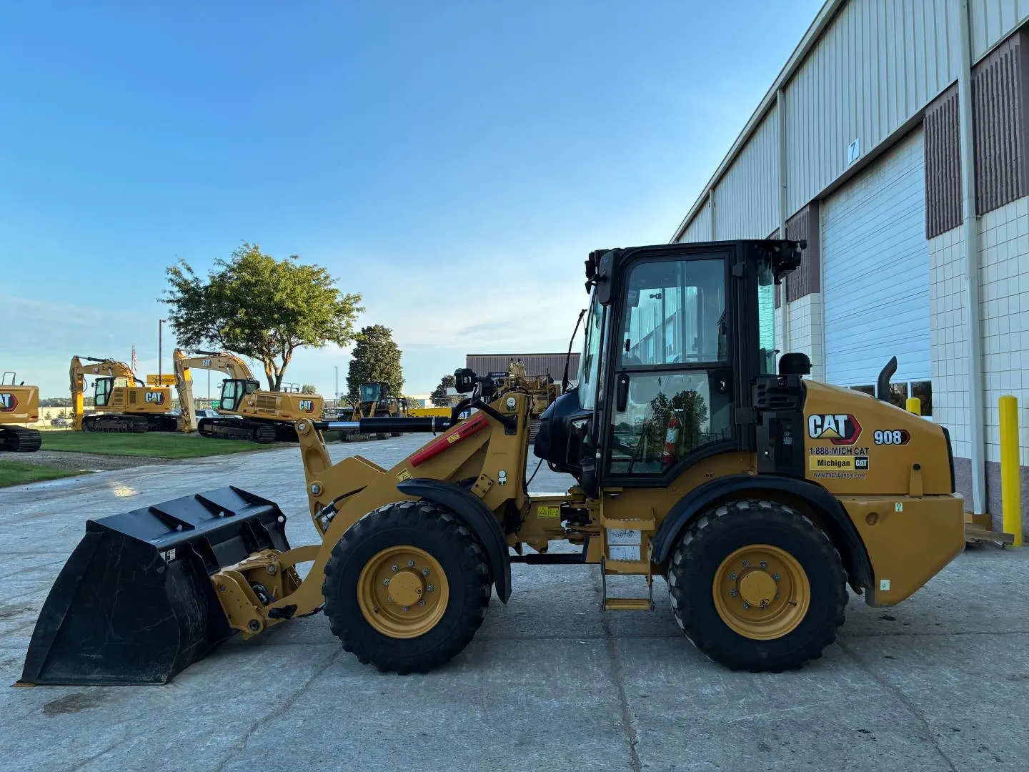 2024 Caterpillar 908-14