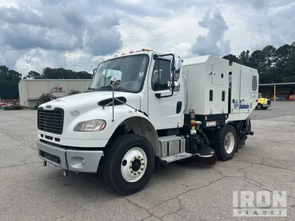 2022 Freightliner M6
