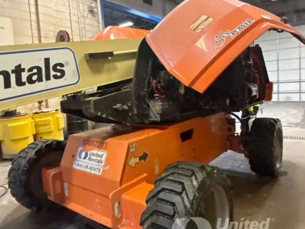 2017 JLG 600S
