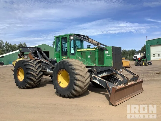 2014 John Deere 748H