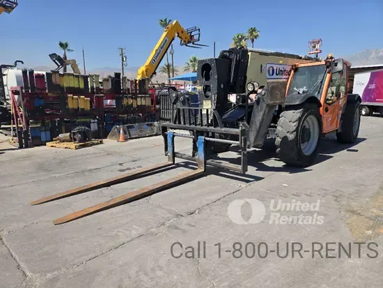 2018 JLG 1055