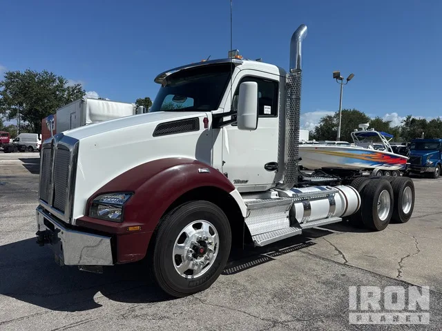 2015 Kenworth T880