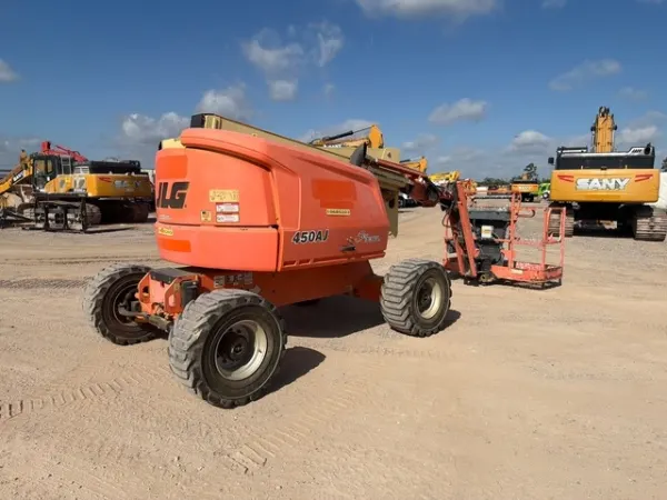 2017 JLG 450AJ