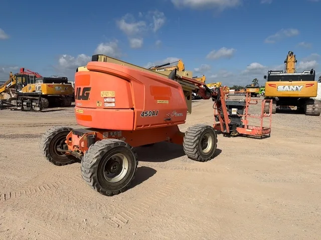 2017 JLG 450AJ