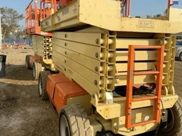 2017 JLG M4069LE