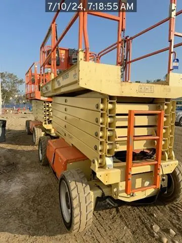2017 JLG M4069LE