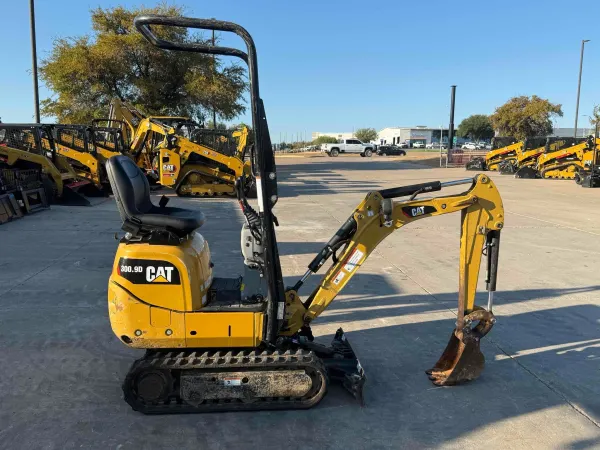 2022 Caterpillar 300.9D