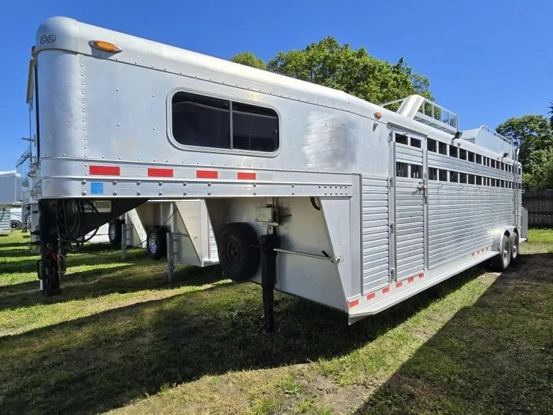 2006 C&C Trailers 4 Horse Gooseneck Trailer