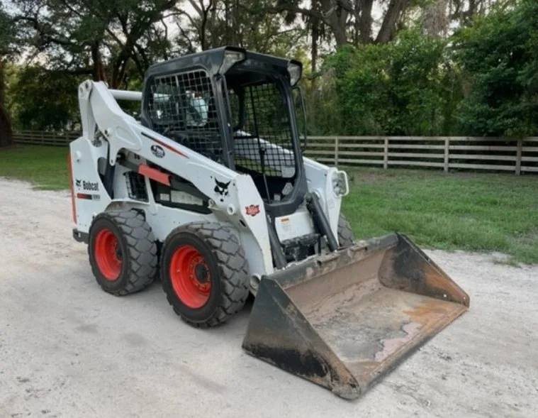 Bobcat S530 - front view