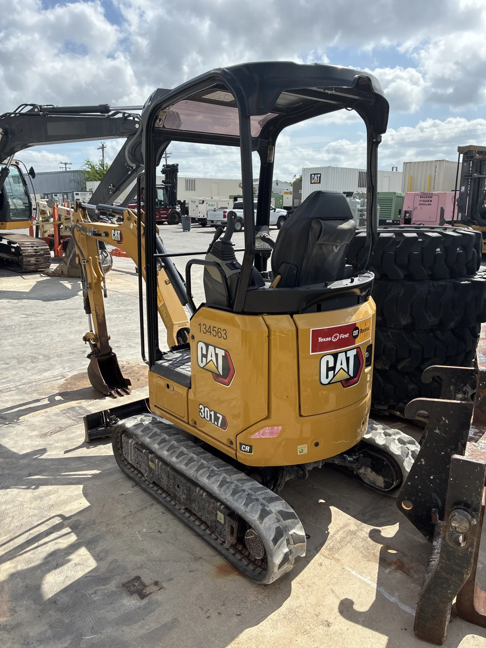2023 Caterpillar 301.7 CR