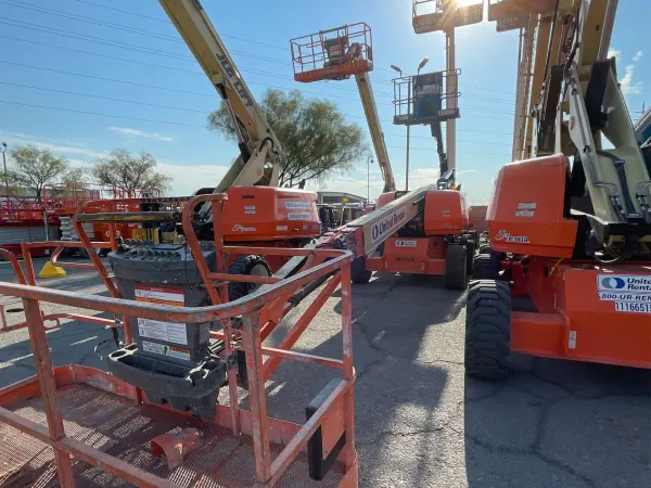 2017 JLG 660SJ