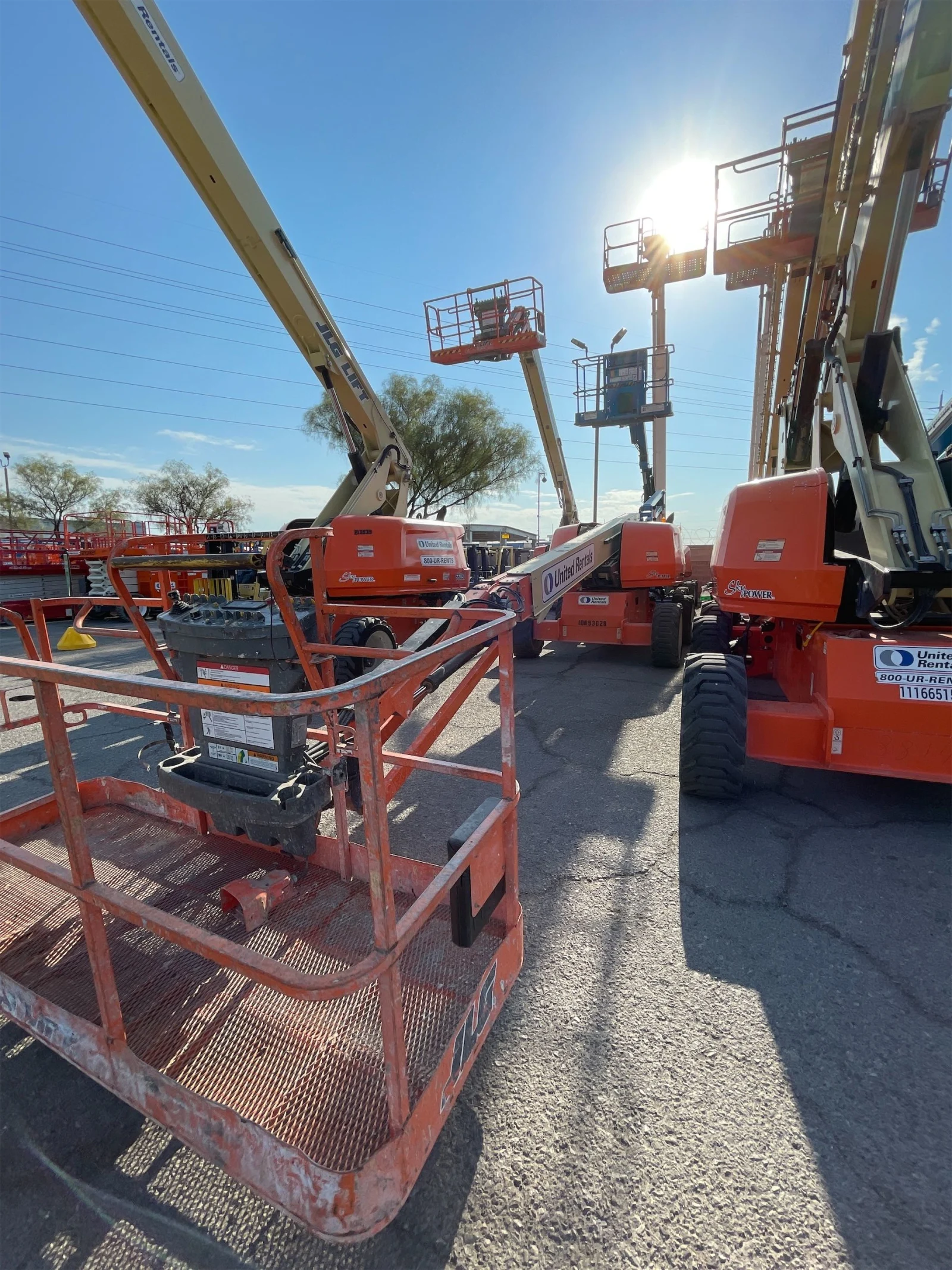 2017 JLG 660SJ