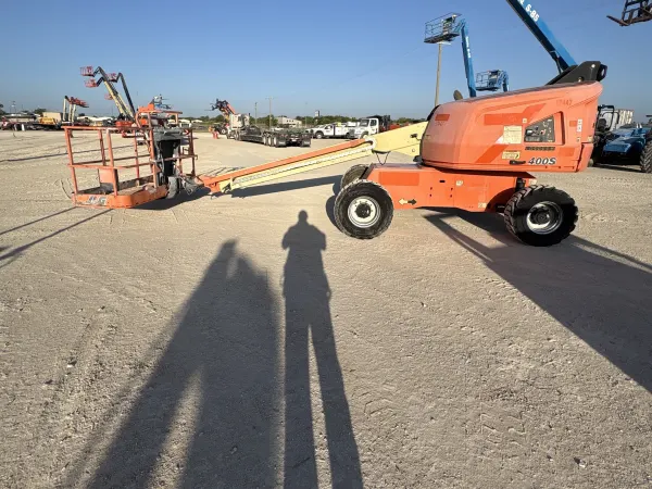 2016 JLG 400S