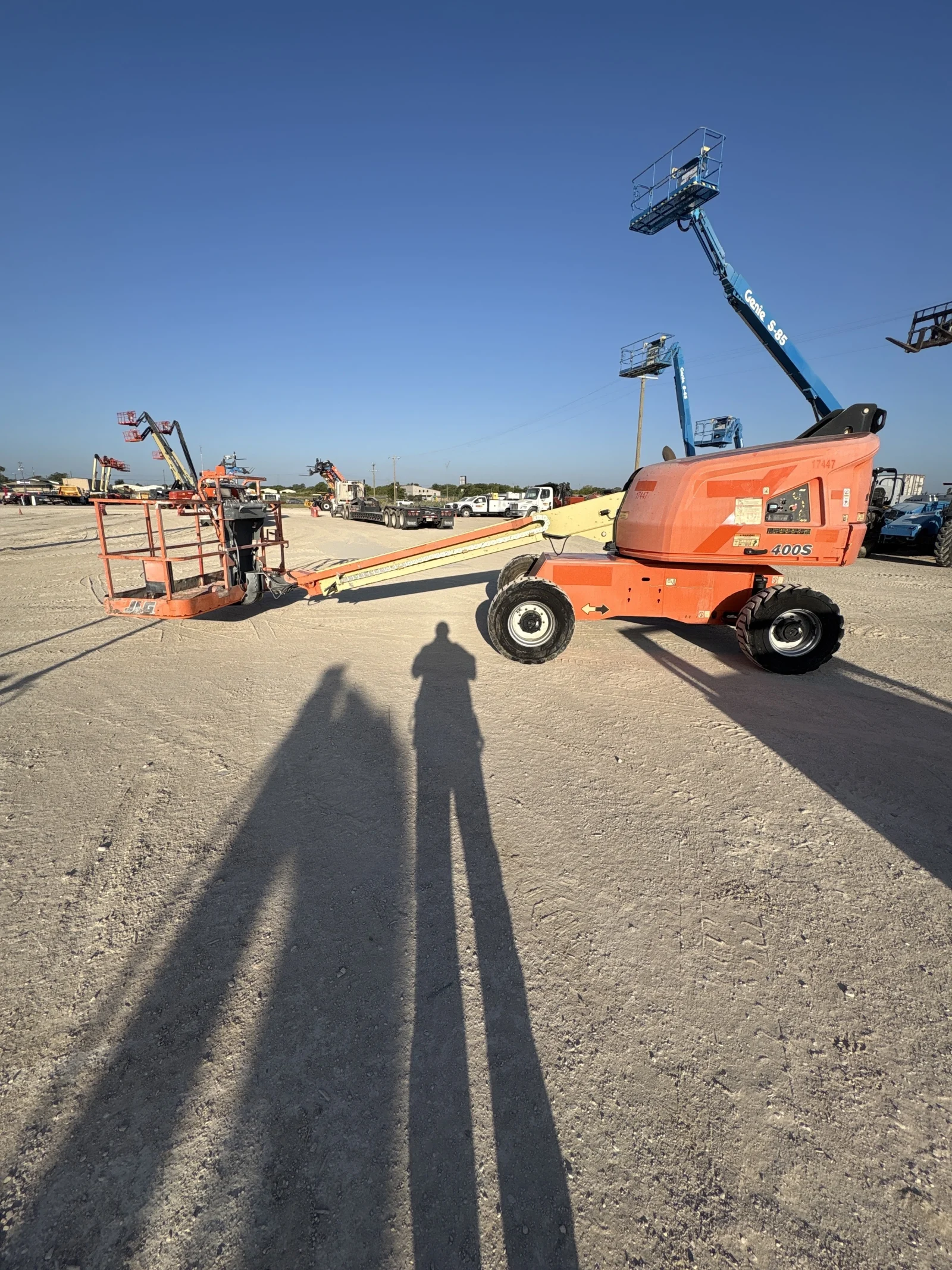 2016 JLG 400S