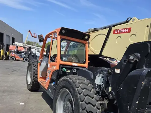 2018 JLG 1255
