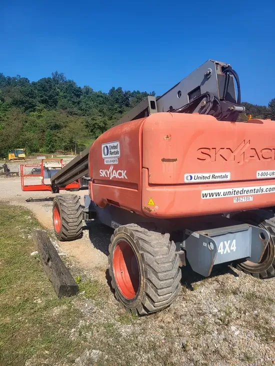 2017 Skyjack SJ82T