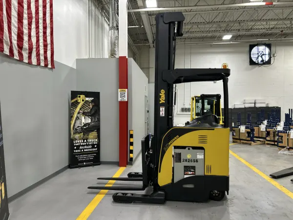 2018 Yale NR045EB