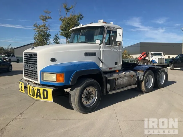 1999 Mack CL753