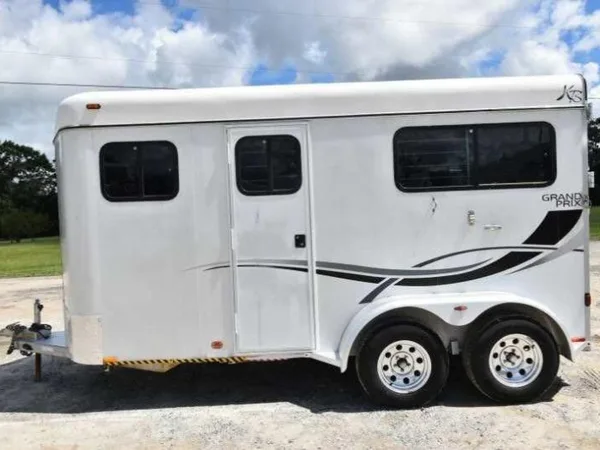 2002 Kiefer Built 2 Horse Bumper Pull