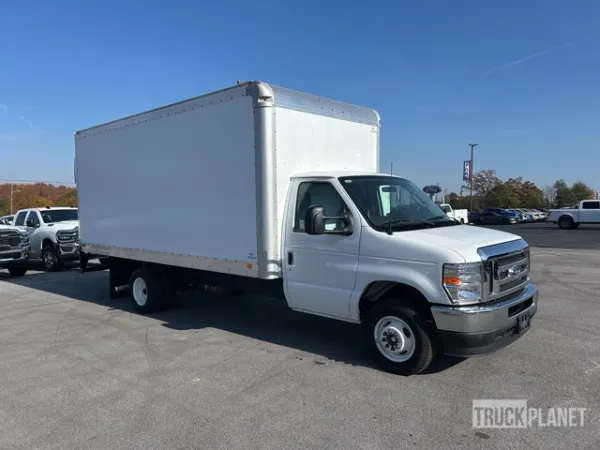 2025 Ford E-450 Super Duty