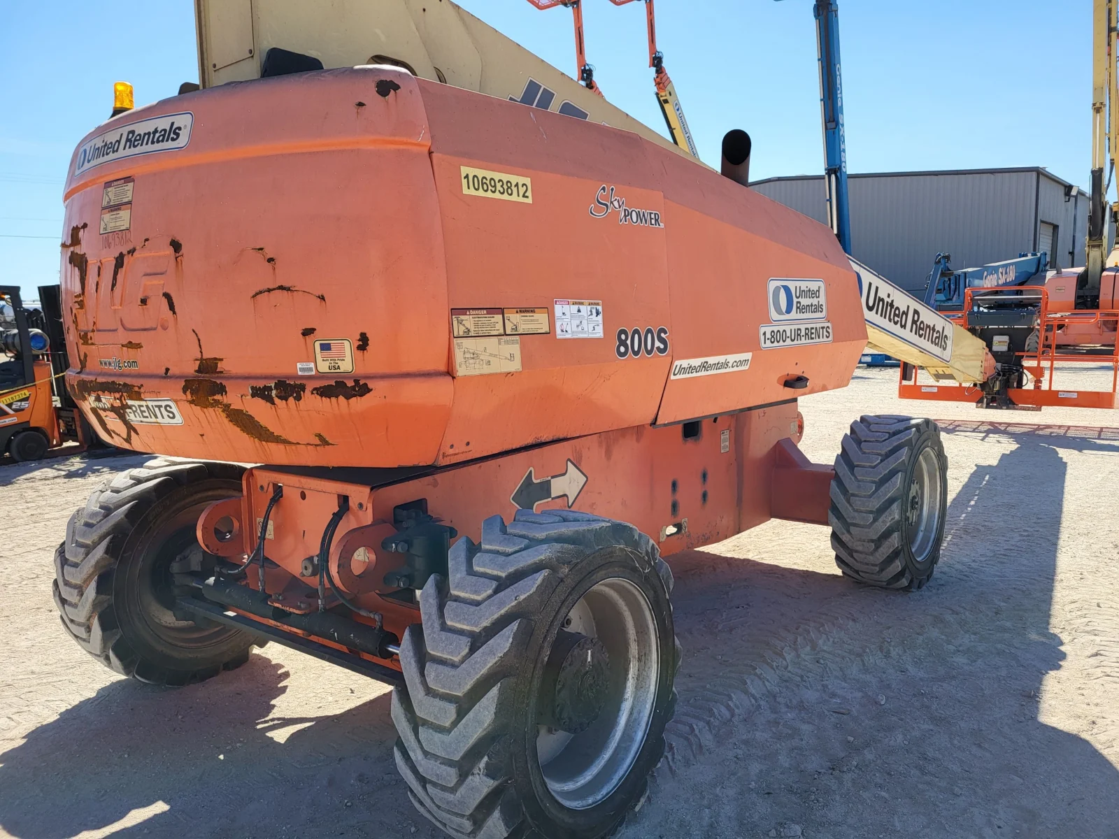 2017 JLG 800S
