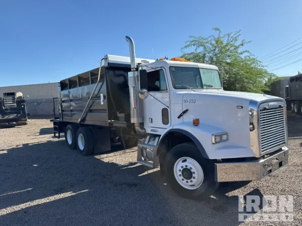 1999 Freightliner FL112