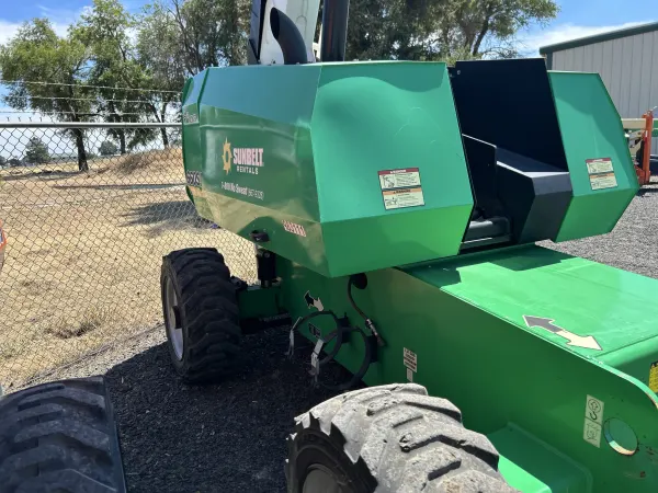 2017 JLG 660SJ