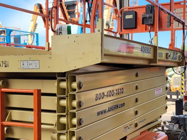 2017 JLG 4069LE