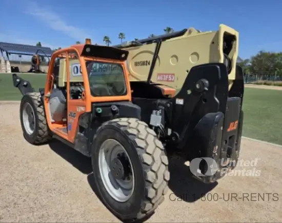 2019 JLG 1055