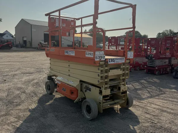 2017 JLG 3246ES
