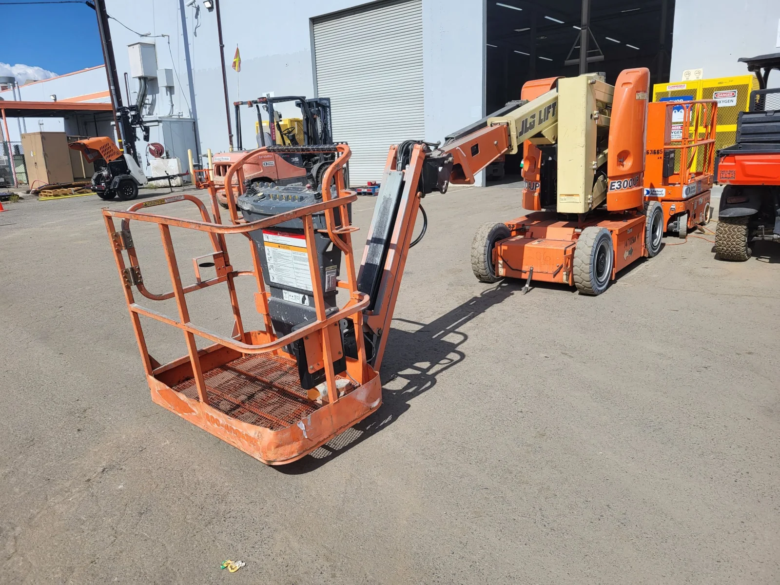 2014 JLG E300AJP-Articulating-Boom-Lift