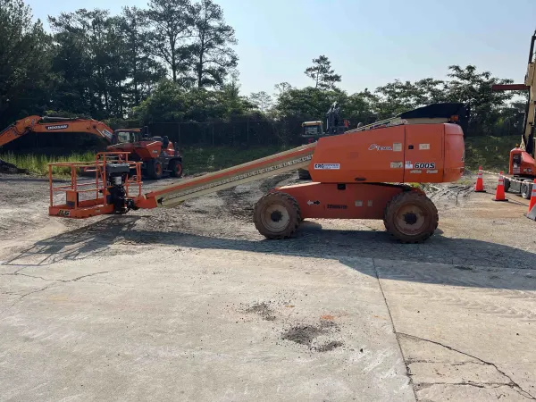 2010 JLG 600S