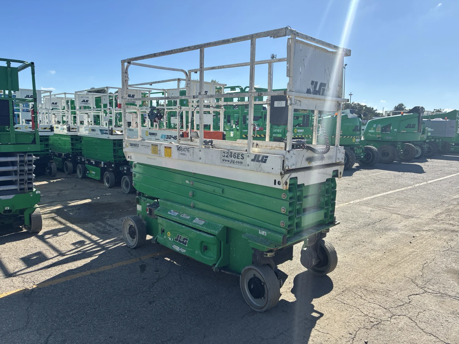 2016 JLG 3246ES