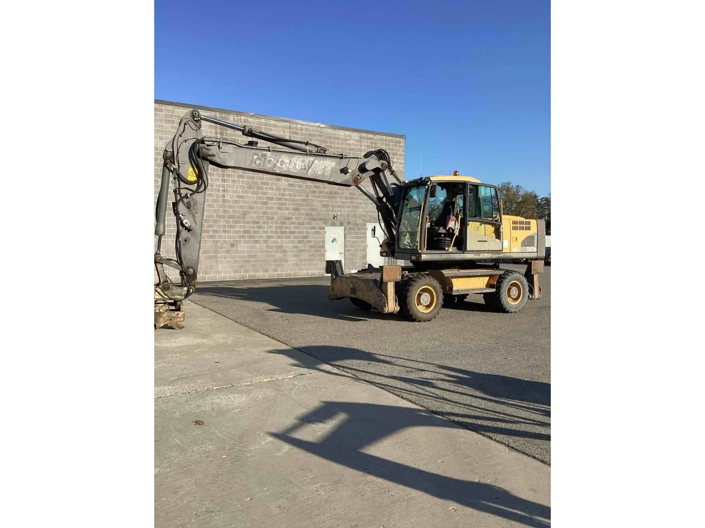 2010 VOLVO EXCAVATORS AB EW210C