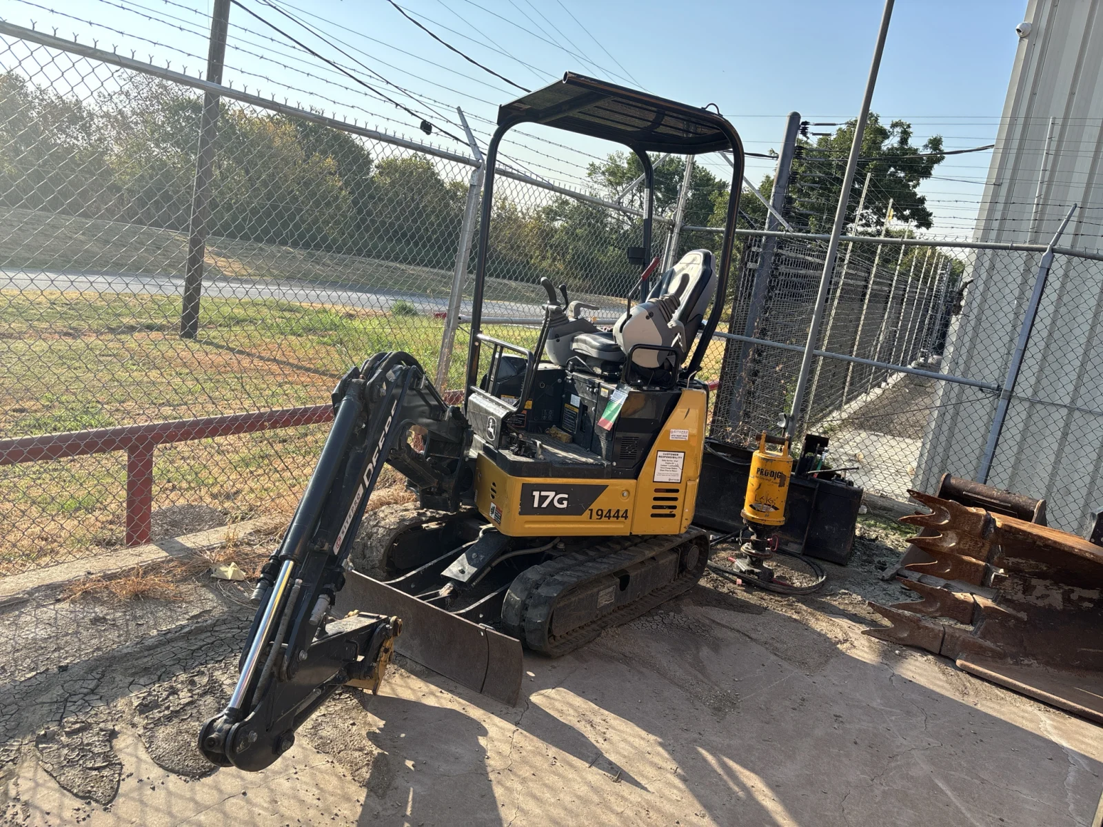 2023 John Deere 17G