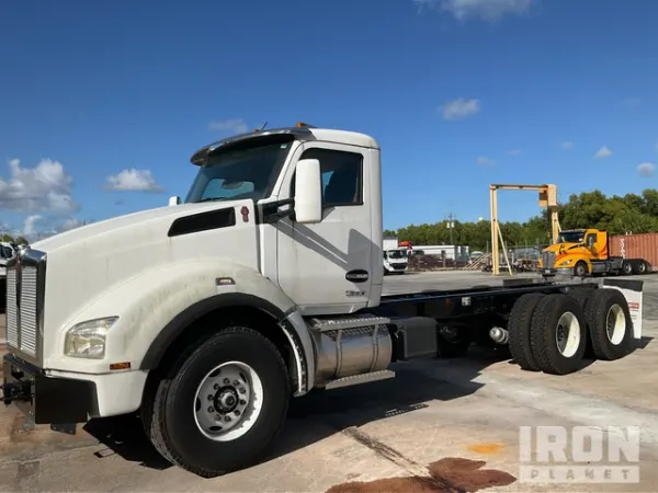 2024 Kenworth T880