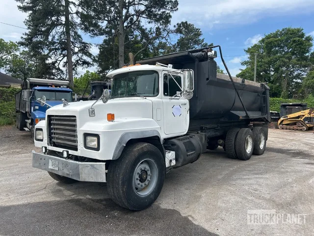 2001 Mack RD688S