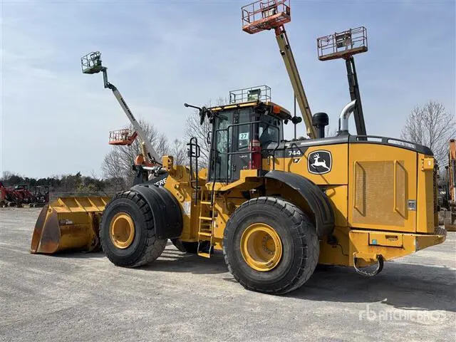 2023 John Deere 744K