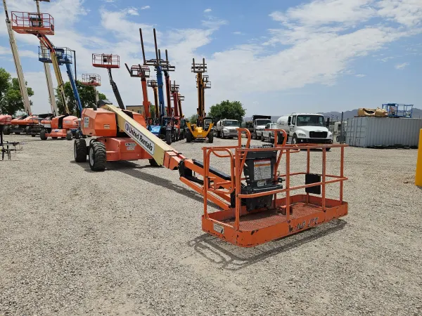 2017 JLG 660SJ