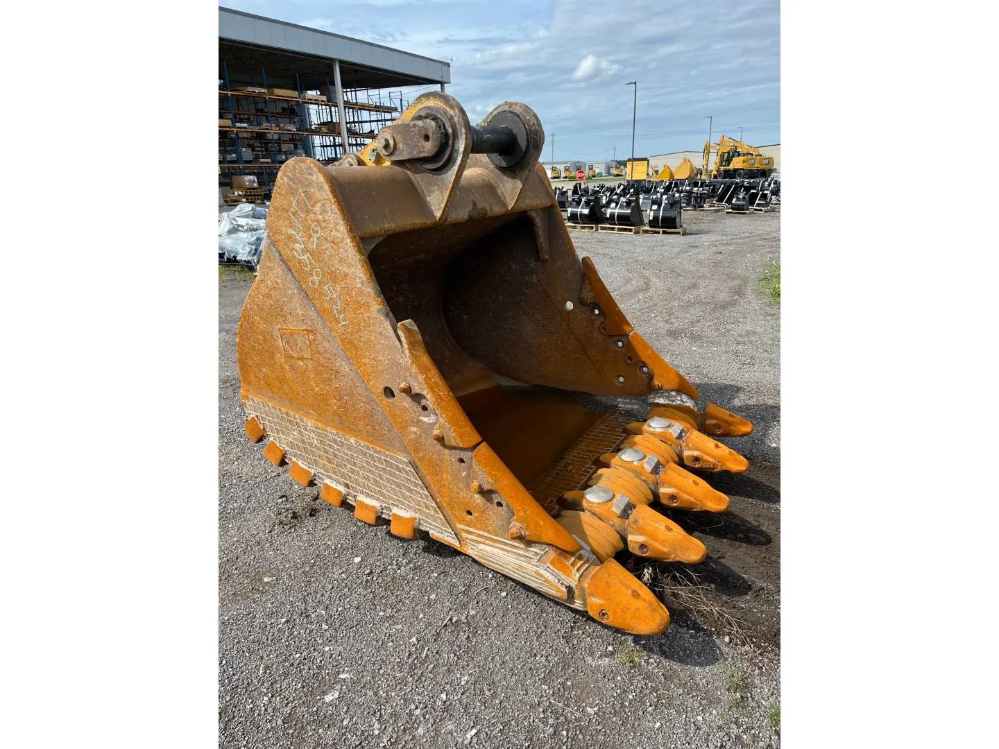 2022 Caterpillar 352 67" SD BUCKET 3.15YD3 TB LINK