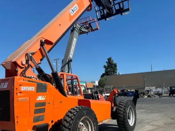 2019 JLG 10054