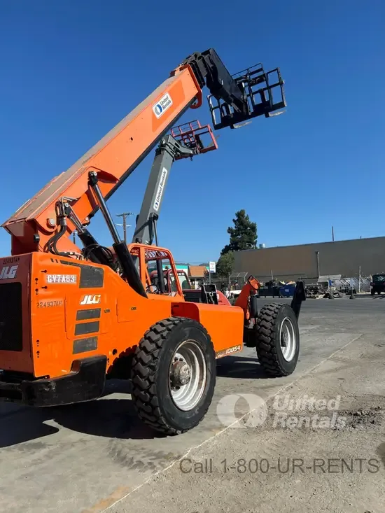 2019 JLG 10054