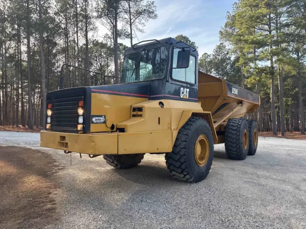 2001 Caterpillar D250EII
