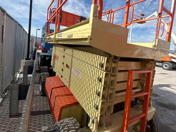 2017 JLG 4069LE